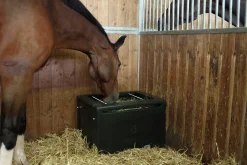 Höbox Slowfeeder med galler grön 80x61x56cm><noscript><img width=