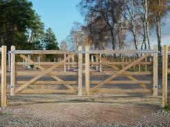 Paddock komplett med grind 20x48m><noscript><img width=