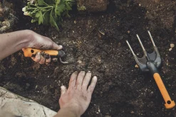 Planteringsspade Premium smal>Fiskars