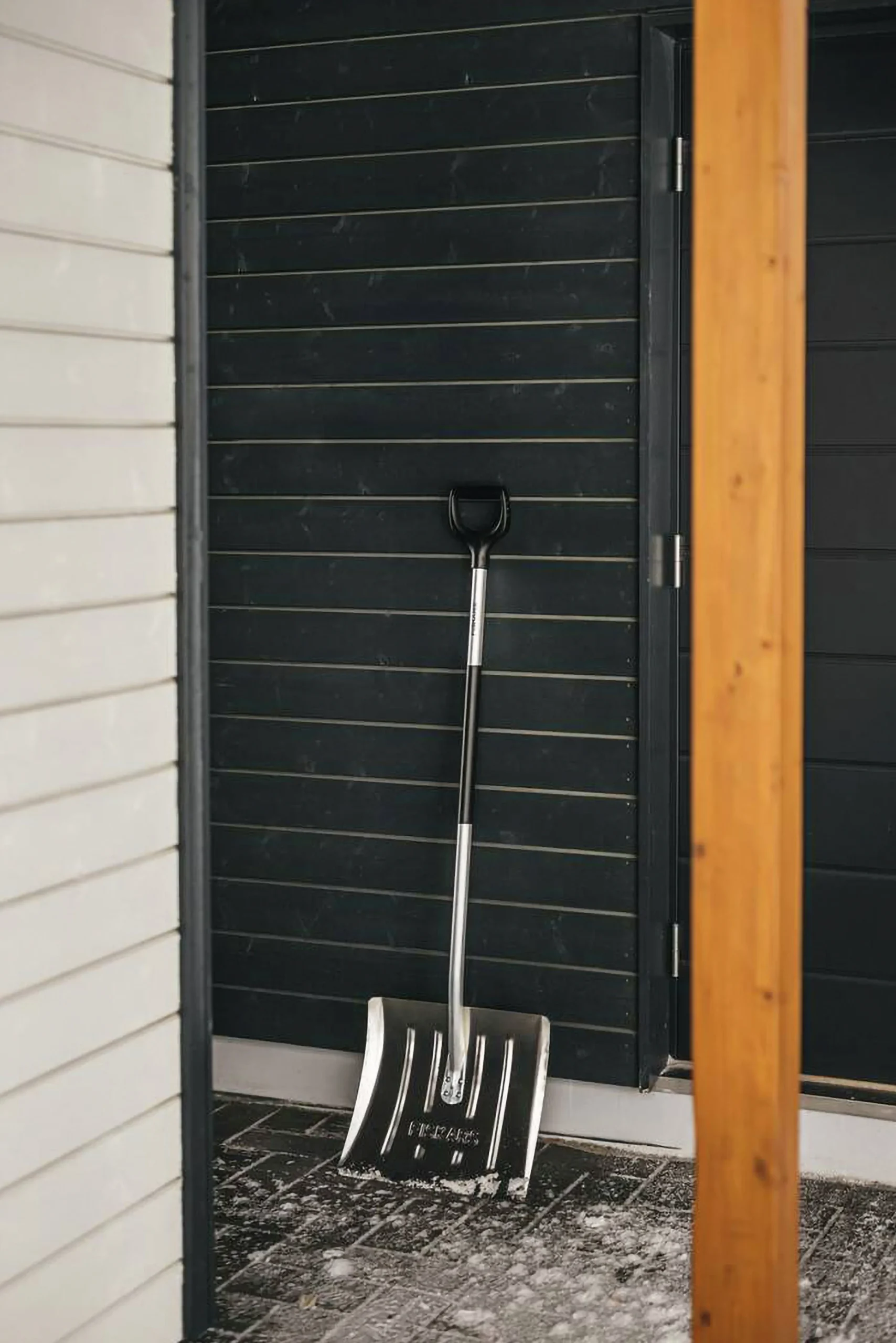 Snöskyffel Aluminium Långt skaft>Fiskars
