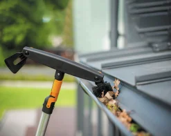 Takrännerensare QuikFit med teleskopskaft>Fiskars Best